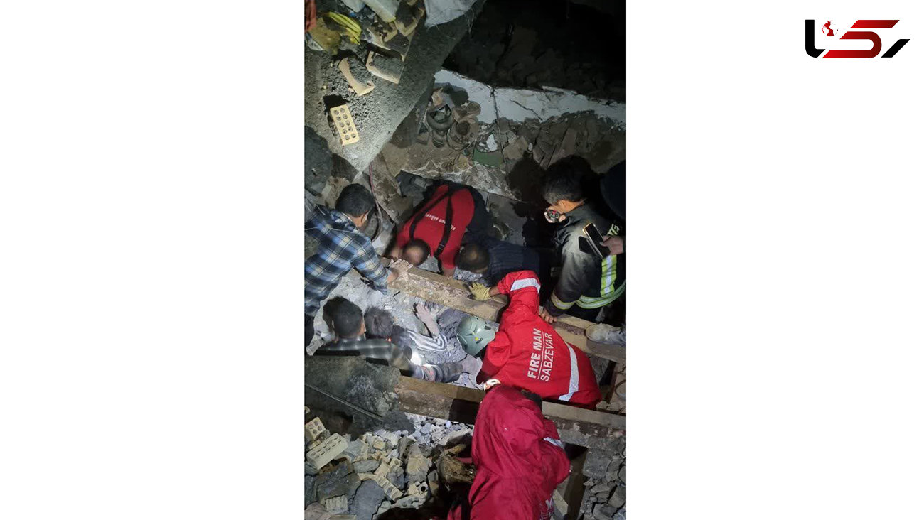نجات خانواده ۳ نفره از زیر آوار در روستای ایزی سبزوار