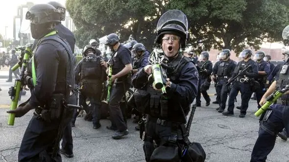 ترامپ: اگر گارد ملی را اعزام نمی کردم، لس آنجلس در آتش می سوخت