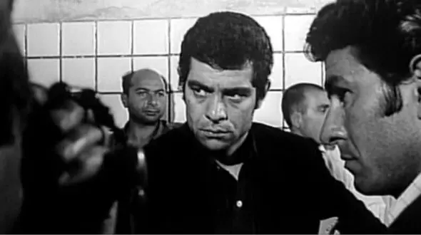 فیلم اجرای موسیقی فیلم قیصر در مراسم روز ملی سینما / همه با افتخارش ایستادند ...