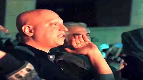 فیلم آواز احساسی و جگرسوز /  بغض مرد سرطانی تو کنسرت آرش با این آهنگ شکست /  دل سنگم آب میشه