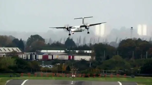 هنرنمایی خلبانان در زمان مواجهه با طوفان + فیلم های دیدنی