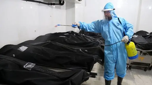 ناله های پنهان هنگام دفن نوزاد کرونایی در تهران / هیچکس اشکهای را ندید و نشنید + عکس