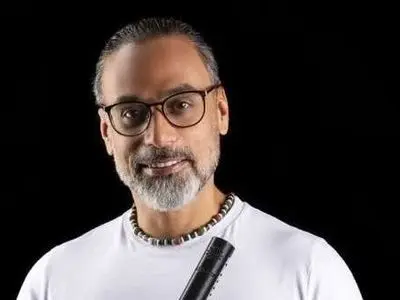 فیلم/ نوازندگی بینظیر محسن شریفیان و سفیر ژاپن در کنسرت برج میلاد تهران