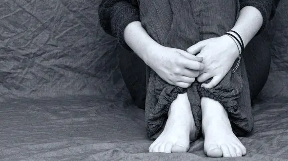 مچ شوهرم را با زن جوان در شرایط بد در خانه گرفتم / هومن با کمربند به جانم افتاد !