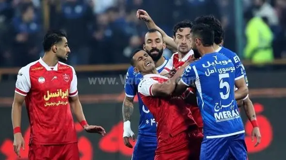 اولین زد و خورد دربی در محوطه پرسپولیس! + عکس ها