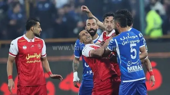 اولین زد و خورد دربی در محوطه پرسپولیس! + عکس ها