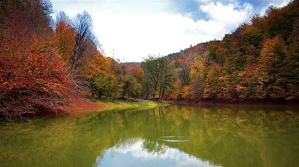 حال و هوای پاییزی دریاچه چورت در ساری + فیلم 