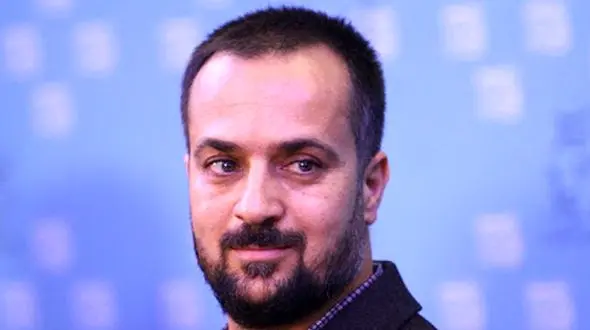 عاشقانه های احمد مهرانفر و همسرش / ایده استایل کلاسیک و سفید به سبک همسر ارسطو پایتخت