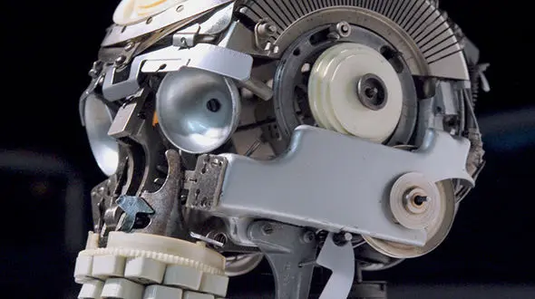 خلق آثار هنری شگفت انگیز با قطعات ماشین تحریر قدیمی +تصاویر 