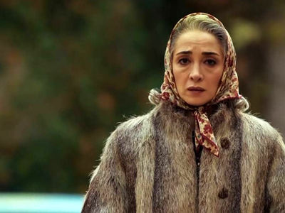عکس / نگاهی به چیدمان منحصربفرد  خانه پانته‌آ پناهی‌ها بازیگر سریال تاسیان/  از نما و طاقچه چوبی تا  مبلمان لاجوردی، کنده کاری اصیل روی لوازم چوبی و...
