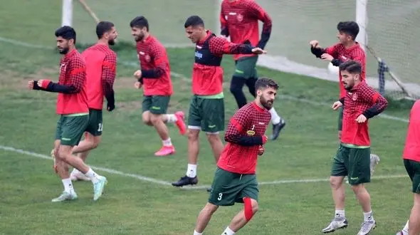 مدیرعامل و هیئت مدیره باشگاه در تمرین امروز پرسپولیس+عکس
