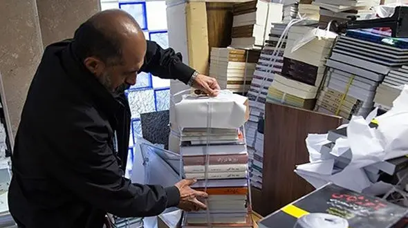 افشای راز سازمان یافته ترین انتشارات کتاب های قاچاق در قلب تهران + عکس