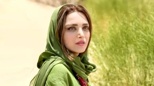 قیمت نجومی کیف بهنوش طباطبایی در استایل جدیدش لو رفت!