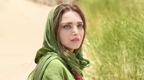 قیمت نجومی کیف بهنوش طباطبایی در استایل جدیدش لو رفت!