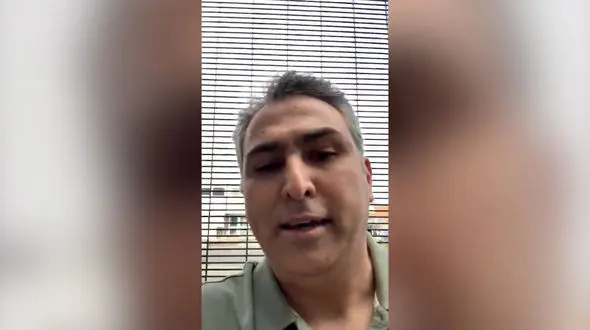 کتک زدن فربد طلایی در استودیوی شبکه من و تو توسط پلیس لندن / همه فقط تماشا کردند + فیلم