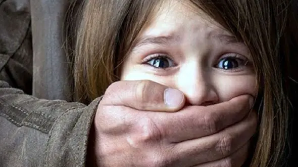 رهایی کودک 11 ساله ولنجکی از دست آدم ربایان / عیدی پلیس قدرتمند تهران به پدر و مادر چشم انتظار