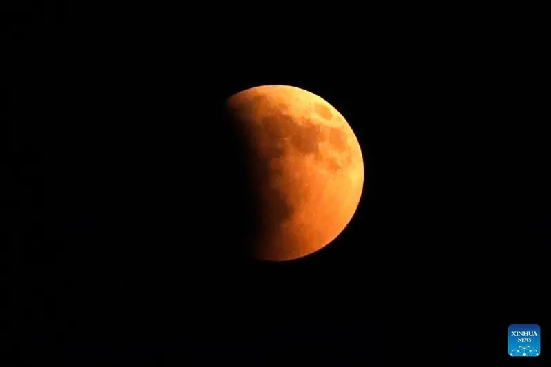 Lunar eclipse25
