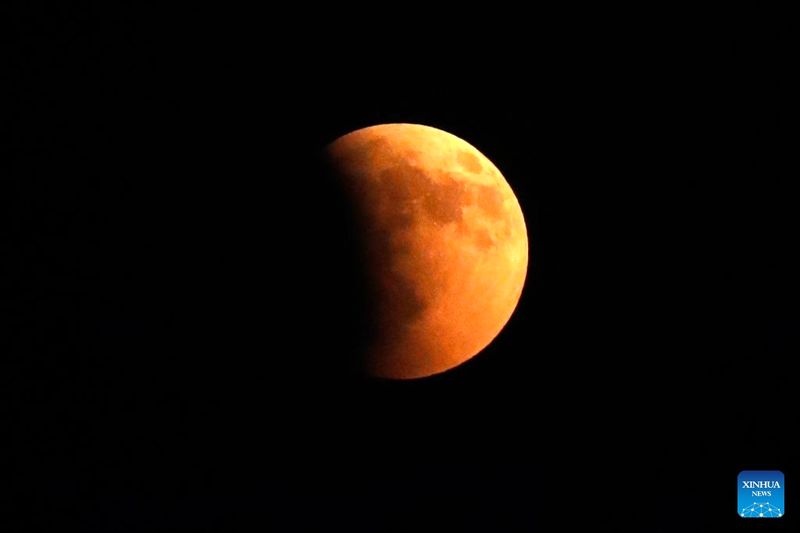 Lunar eclipse25