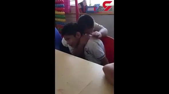 اقدام زیبای پسر مبتلا به سندروم داون با هم کلاسی اوتیسمی اش+فیلم