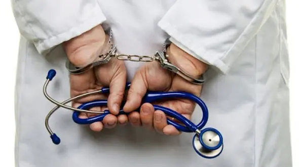 این 5 دکتر فقط لباس پزشک داشتند ! / بازی با جان مردم !
