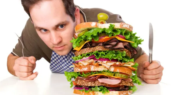 پرخوری نوعی گرسنگی روحی است/آیا پرخوری استرس را از بین می برد؟