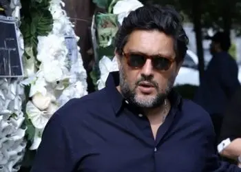 فیلم / حضور گسترده بازیگران سینما در مراسم ختم پدر حامد بهداد / از  نیکی کریمی، لیلا حاتمی و باران کوثری تا  رضا کیانیان، رامبد جوان و ...