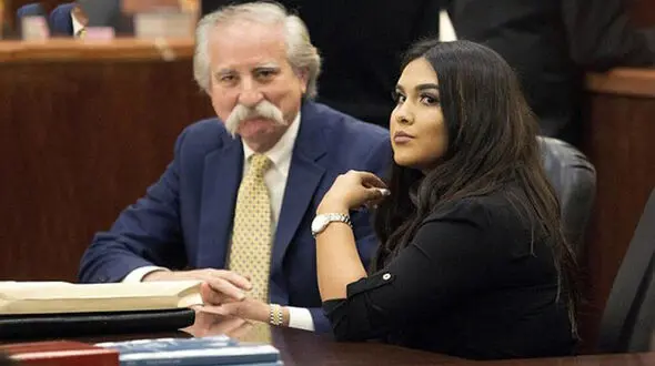 خنده های چندش آور خانم معلم در جلسه دادگاه / این زن از پسر 13 ساله صاحب بچه+تصاویر دادگاه