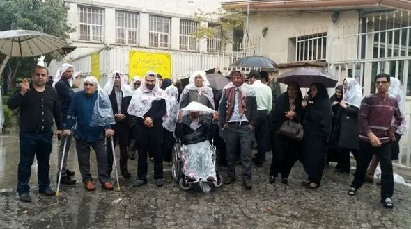 اعتراض کارکنان سهام عدالت مقابل ساختمان وزارت اقتصاد 