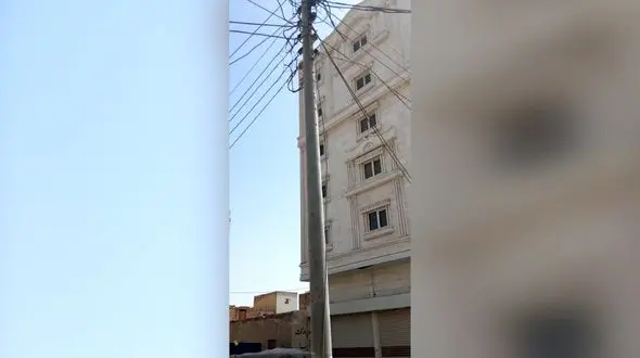 قطع برق منطقه احمد آباد آبادان به دلیل سرقت کابل + فیلم