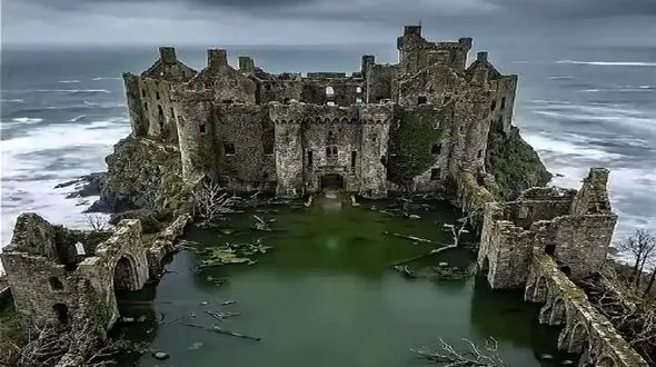 معماری خلاقانه؛ حیف همچین قصری که این همه وقت یه گوشه افتاده بود بعد بازسازیش بمبه