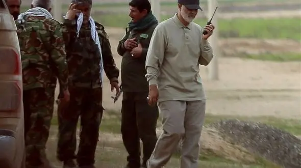 دلیل اتیکت نداشتن سردار سلیمانی روی لباسش چیست؟ / وحشت تروریست ها از شهید زنده+عکس
