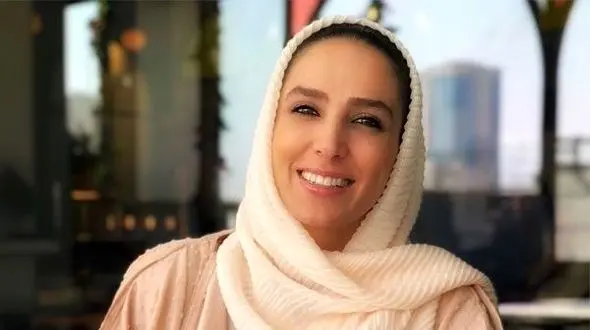 قاب خانوادگی سوگل طهماسبی خانم بازیگر سریال گاندو در کنار خواهران دوست داشتنی خود