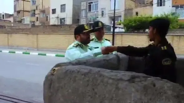 اقدام ارزشمند معاون پلیس خراسان رضوی / اشک شوق مادر و فرزند سربازش