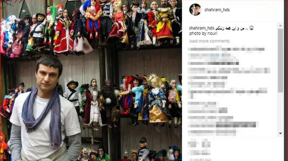 بازیگر مرد در کنار دنیایی از عروسک ها 