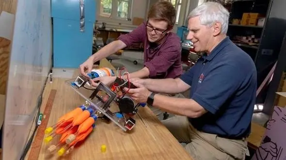 ربات زیردریایی خودکار ماهی ها را شکار می کند