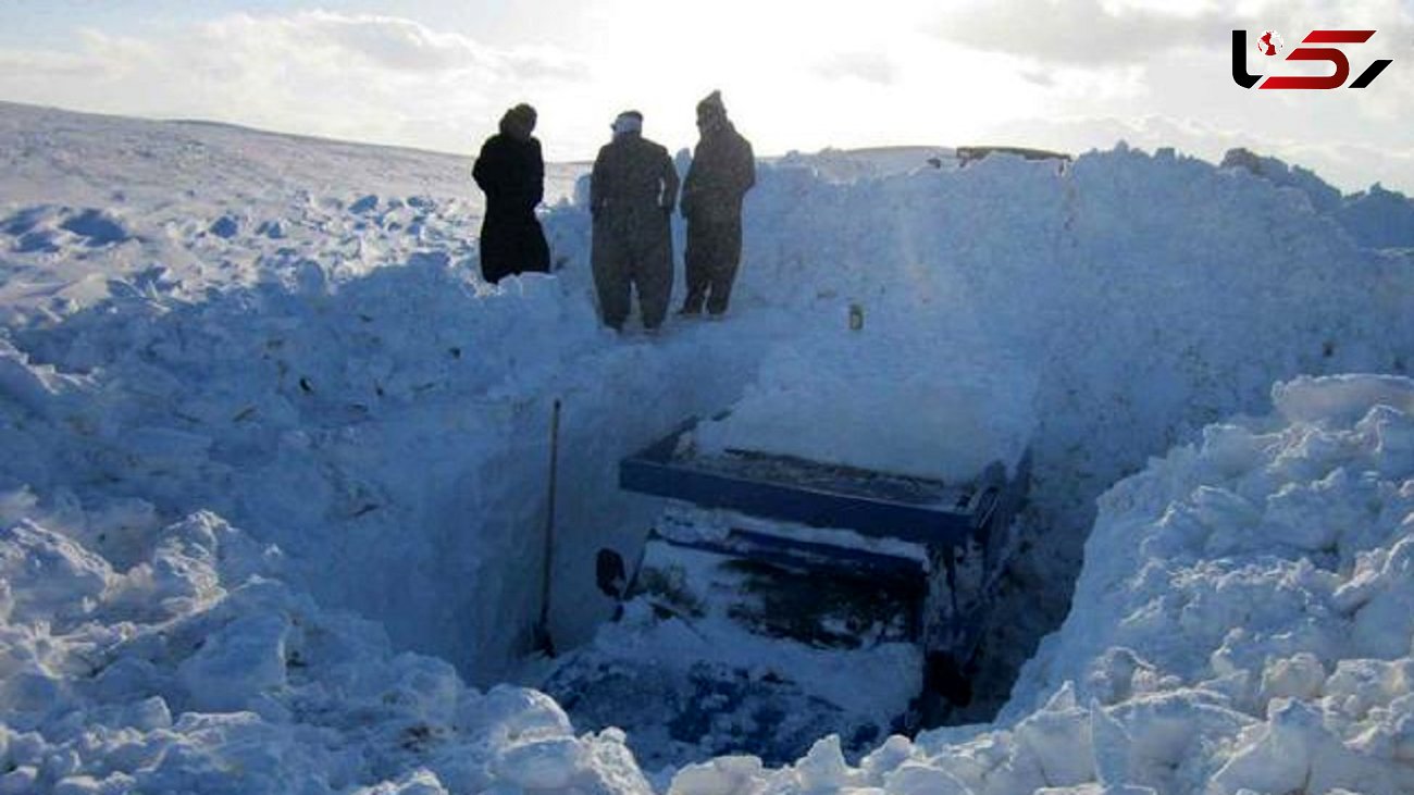 فیلم نجات جان راننده نیسان در یخ زدگی مرگبار / عملیات نفسگیر