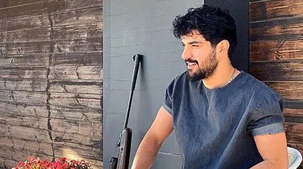 رد پایِ جذابیت و دکوراسیون اصیل و ایرانی پسند در خانه سینا مهراد، برادر ساعد سهیلی/ تمیزی و باسلیقگی از در و دیوار میریزه+عکس