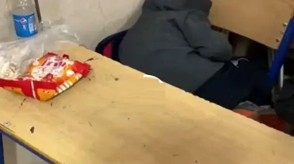 آغوش این معلم او را مهربان ترین مرد جهان کرد + فیلمی که دلتان را می لرزاند!