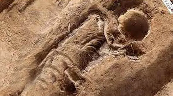 کشف اسکلت یک زوج بدون جمجمه 