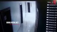 لحظه سقوط هولناک مسافر هتل به چاهک آسانسور! / در هند رخ داد+فیلم
