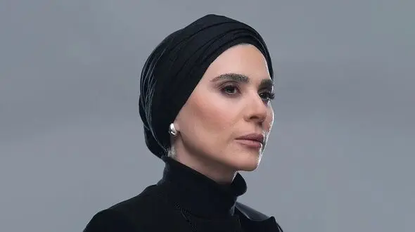 استایل خیابانی سحر دولتشاهی با کیف لاکچری شنل! 