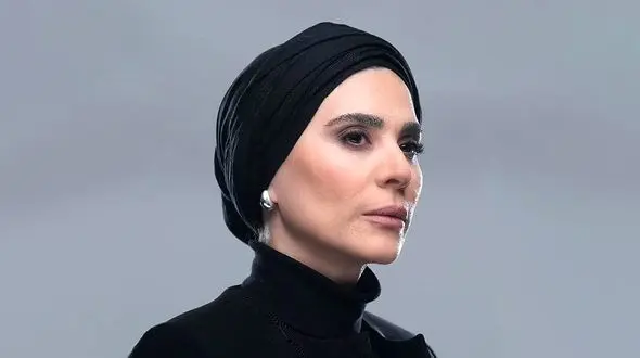 استایل خیابانی سحر دولتشاهی با کیف لاکچری شنل! 