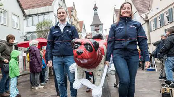 جشن بزرگداشت وفاداری یک سگ 