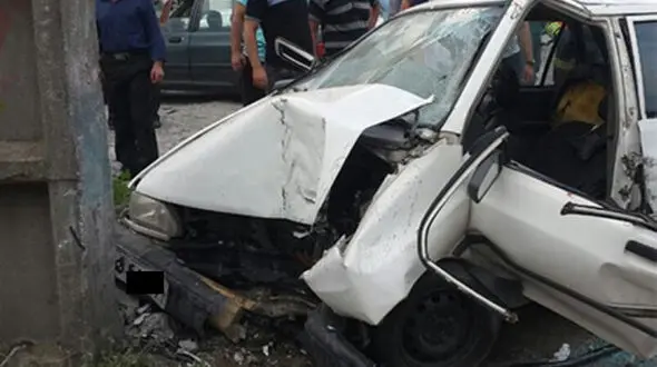 تصادف پراید با تیر برق جان یک مرد کرجی را گرفت