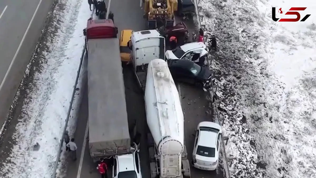 فیلم / برخورد چندین وسیله نقلیه در محور ارزوروم