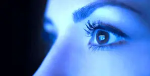 نور آبی را دست کم نگیرید! / عاملی پنهان در اختلال خواب و کاهش باروری زنان 