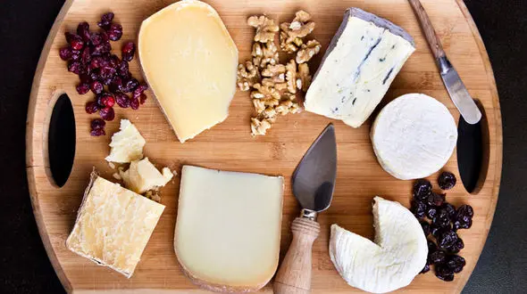 با مصرف 40 گرم روزانه پنیر به جنگ با کلسترول بروید