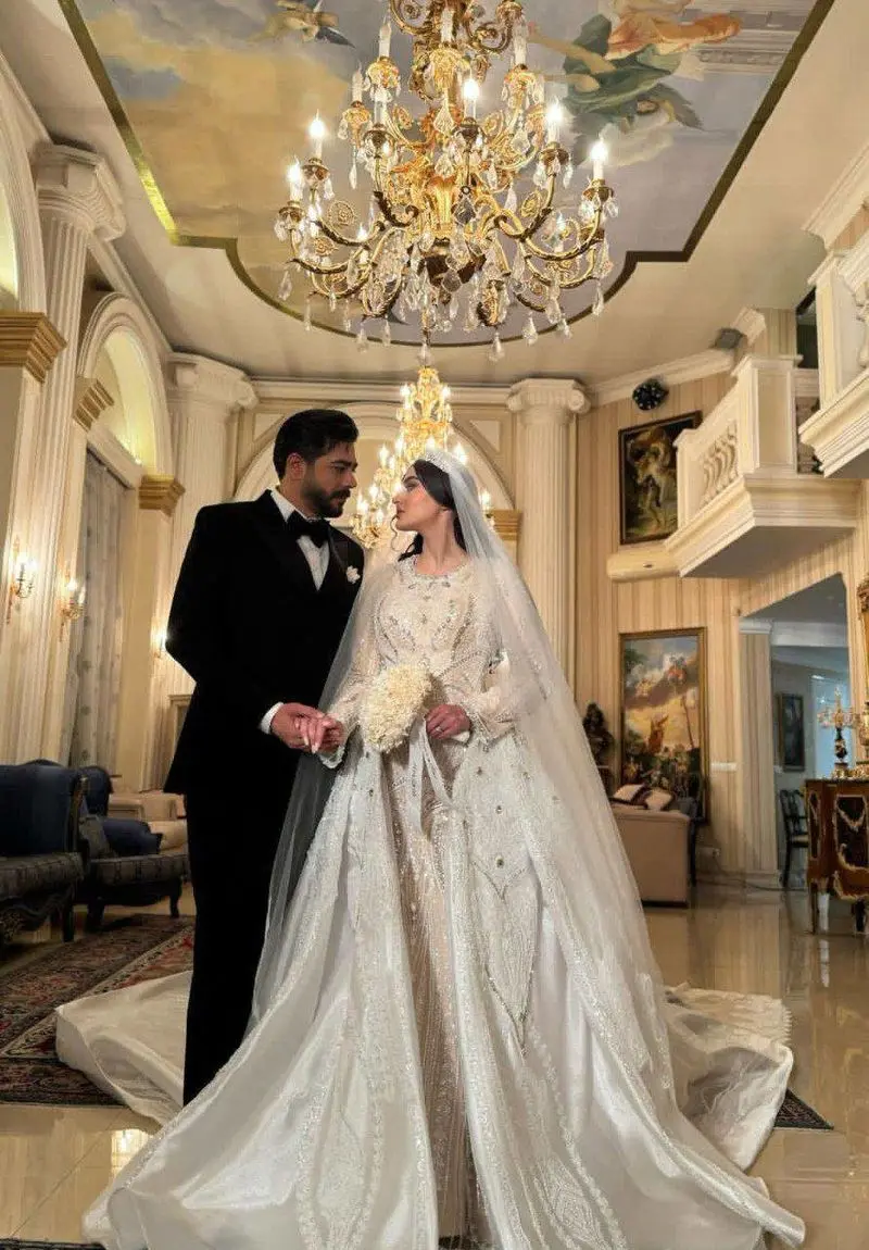 نگاهی به لباس عروس مریم مومن / خانم بازیگر با لباس عروس ترند سلطنتی درخشید + عکس