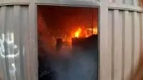 فیلم هولناک آتش سوزی شدید در کارگاه چوبی در جاده ساوه / دو کارگر زنده زنده در آتش سوختند