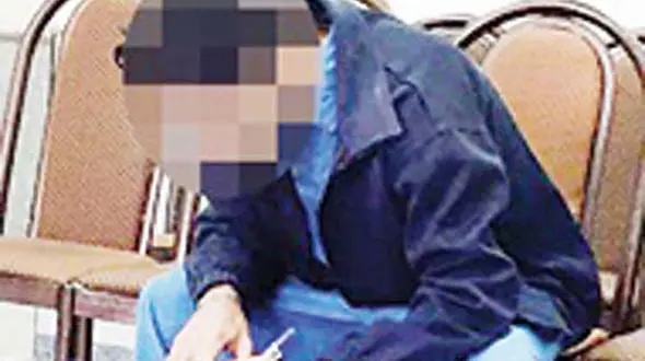 وقتی داخل خودروی لوکس مرا لمس کرد خودم را بیرون پرت کردم 